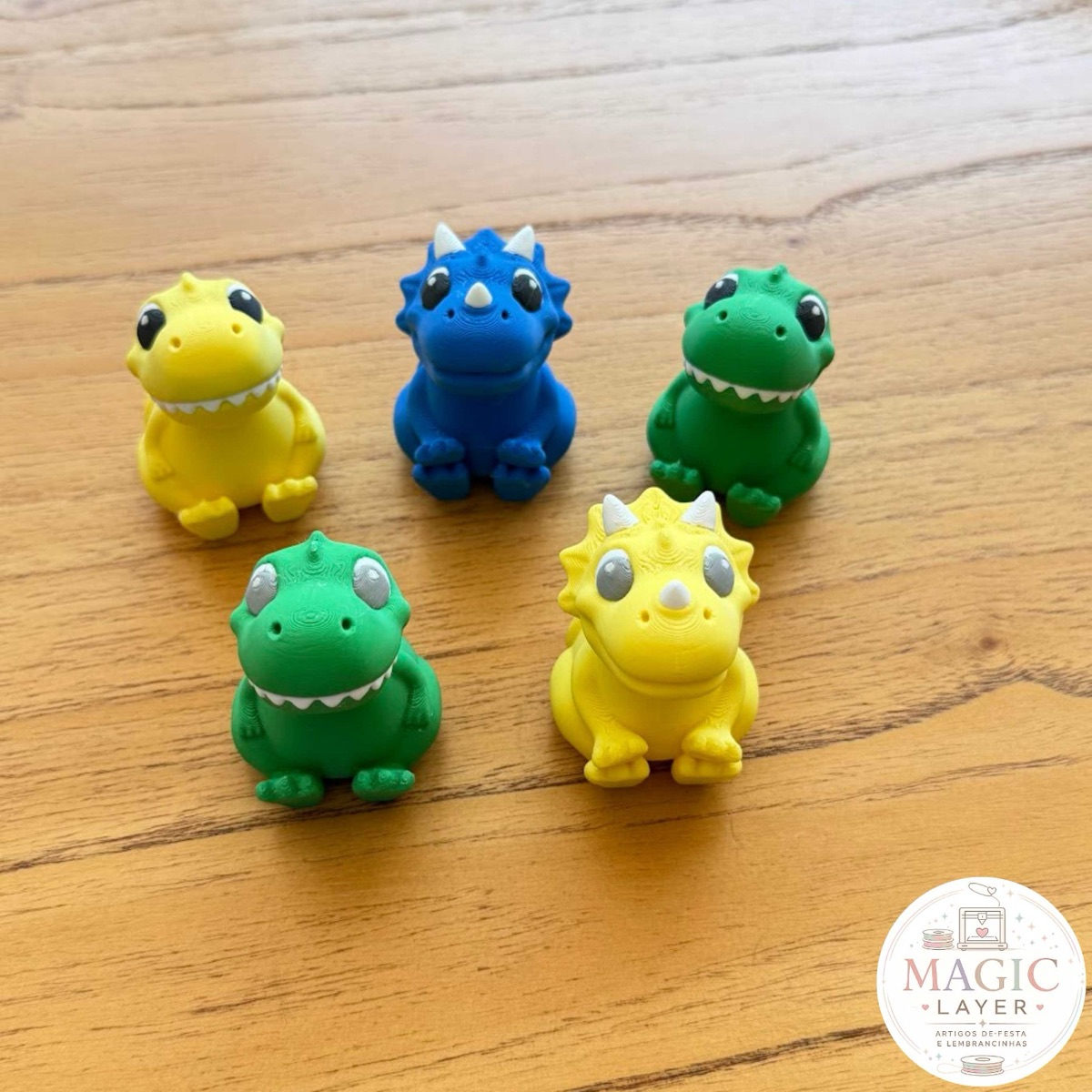 Mini dinossauros 3D coloridos